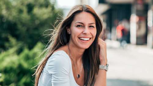 woman with chipped tooth fixed with cosmetic bonding in appleton